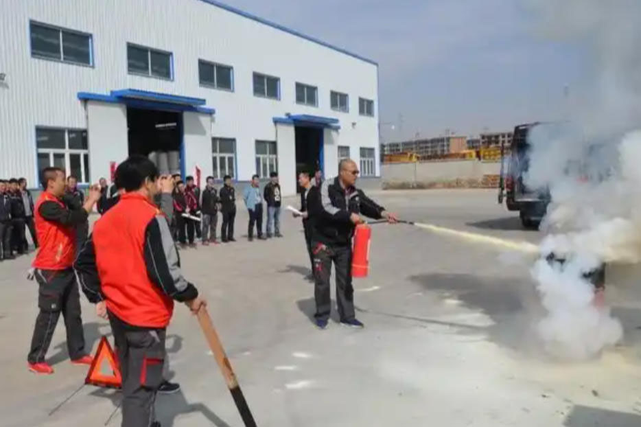 筑牢安全防线 护航生产发展 