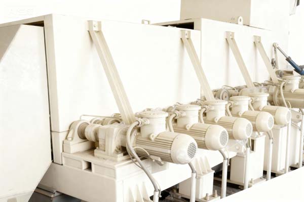 1-2511161R43M33.jpg 滚轴筛(图1) 1-2511161R43M33.jpg 滚轴筛(图1)